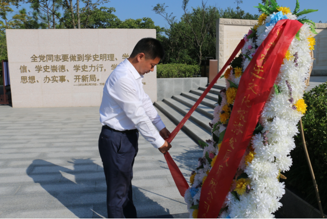 市文旅集團(tuán)在烈士紀(jì)念日開展“學(xué)好百年黨史  傳承紅色基因”黨史學(xué)習(xí)教育活動(圖2)