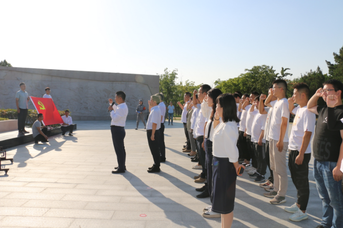 市文旅集團(tuán)在烈士紀(jì)念日開展“學(xué)好百年黨史  傳承紅色基因”黨史學(xué)習(xí)教育活動(圖3)